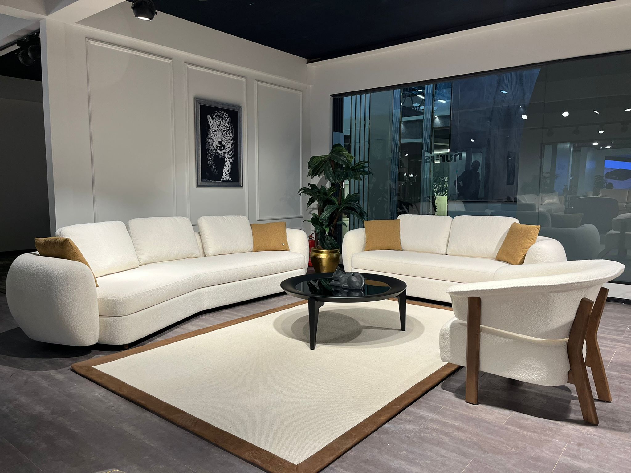 Петместен диван «Luna» + две декоративни възглавници, ширина 325см