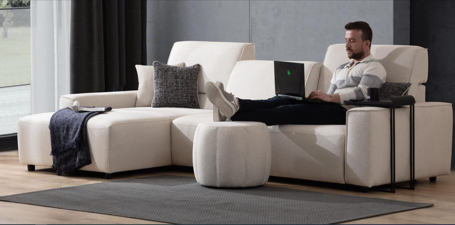 Ъглов разтегателен диван «Bahar» + музикална конзола, електрически механизъм, USB зарядна станция, ширина 435см