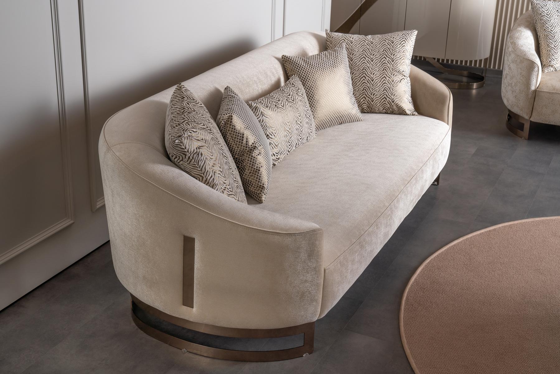 Триместен диван «Aura» + 5 декоративни възглавници, ширина 250см