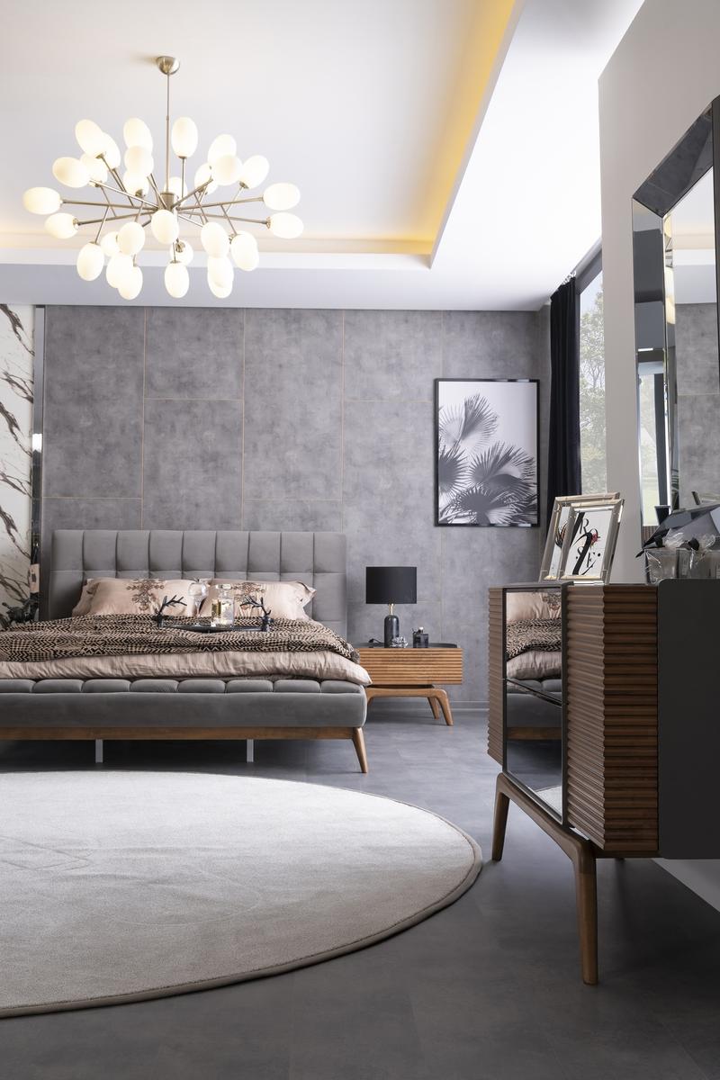 Тапицирано легло «Quatro» с табла и удобен борд