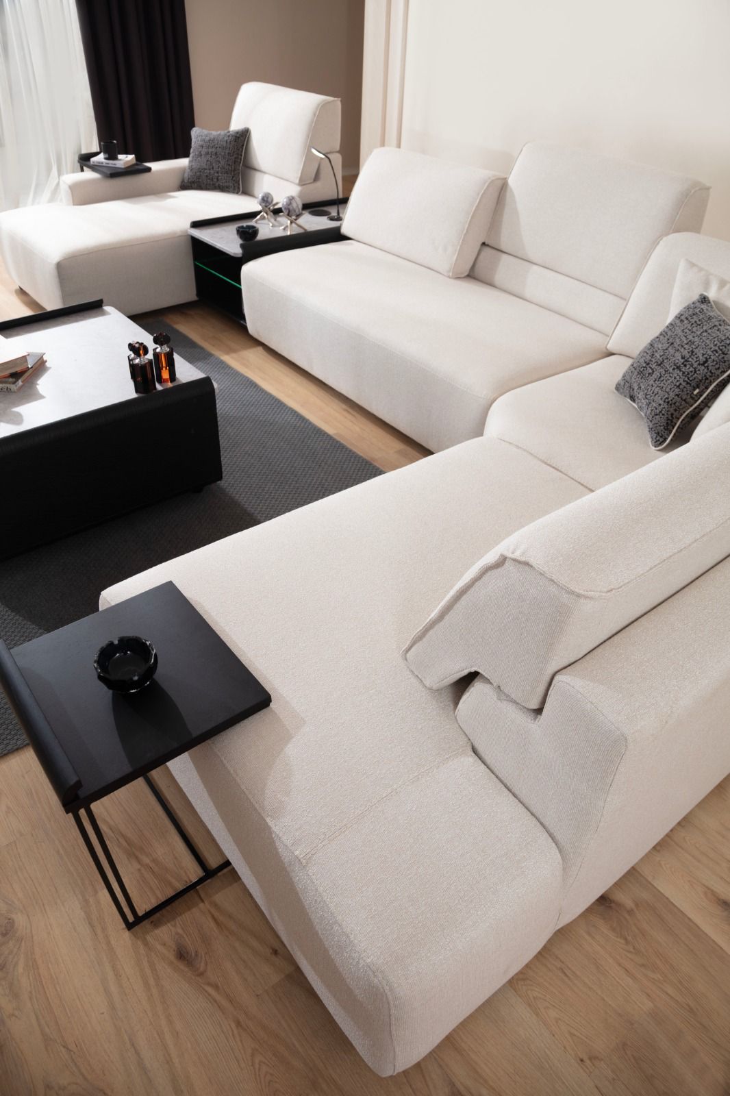 Ъглов разтегателен диван «Bahar» + електрически механизъм, USB зарядна станция, ширина 380см